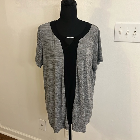 Suzie In The City Tops - Suzie In The City Plus Size Two-Toned Top, Sz. 1X.